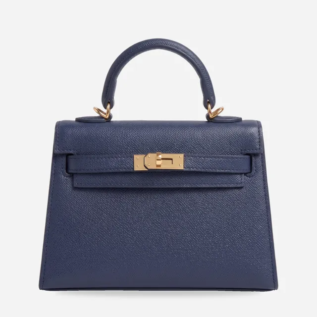 Una terza borsa su fondo bianco